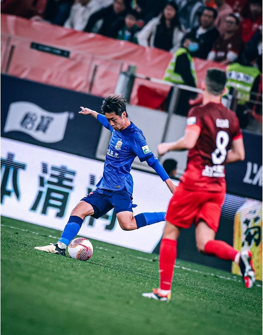 申花险胜：绝地反击逆转对手，展现团队凝聚力，取得关键胜利的简单介绍