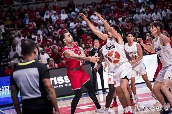 球队集体发力，成功逆转取胜