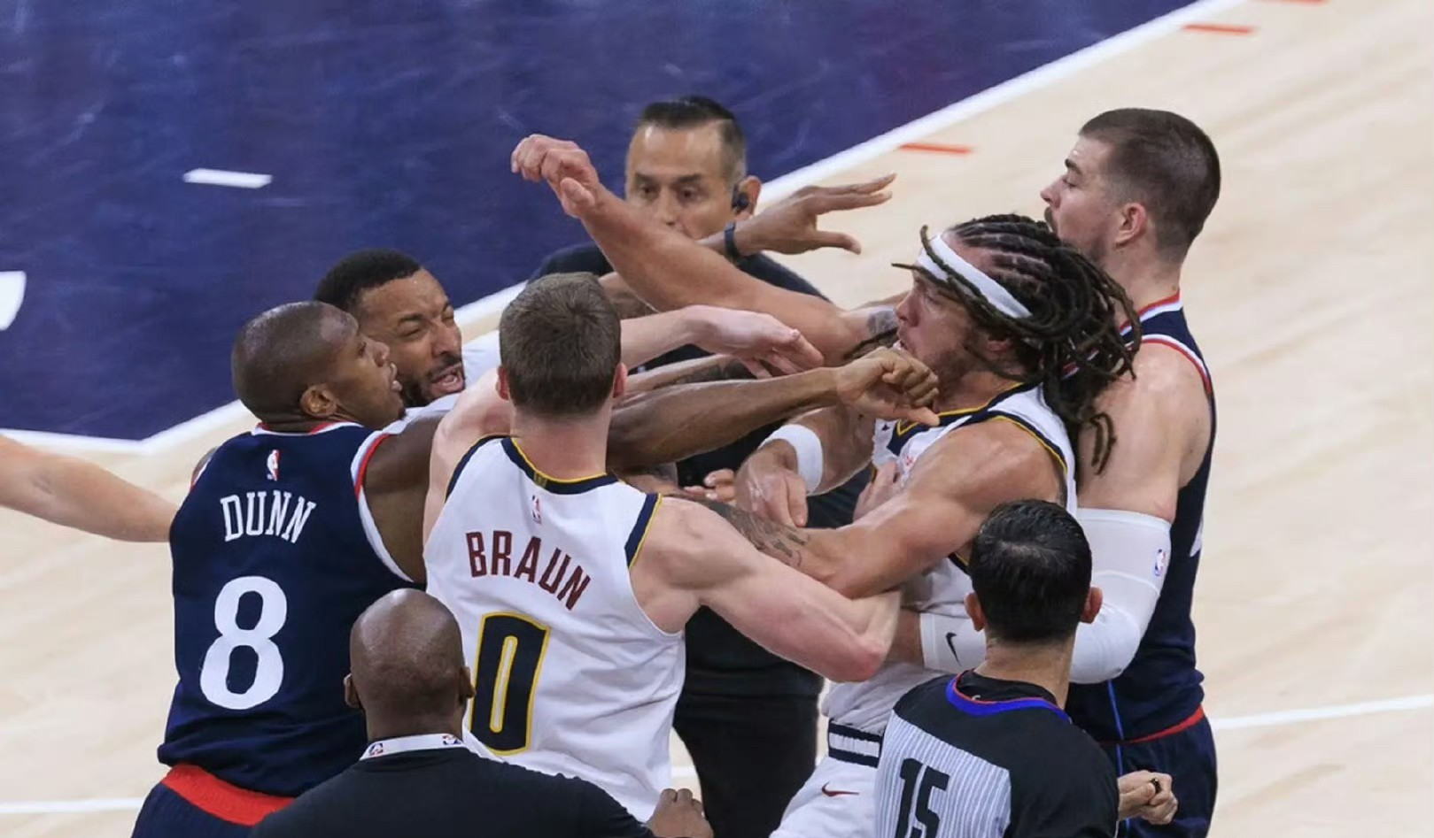 包含中国男篮碾压加拿大男篮，巴图姆绝境逆转的词条