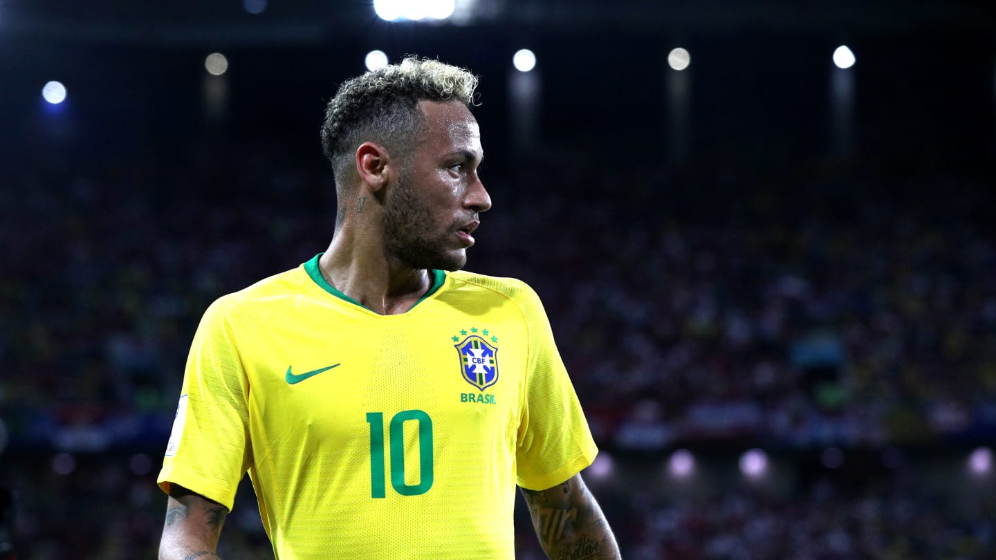 包含墨西哥完胜葡萄牙，加维绝境逆转的词条