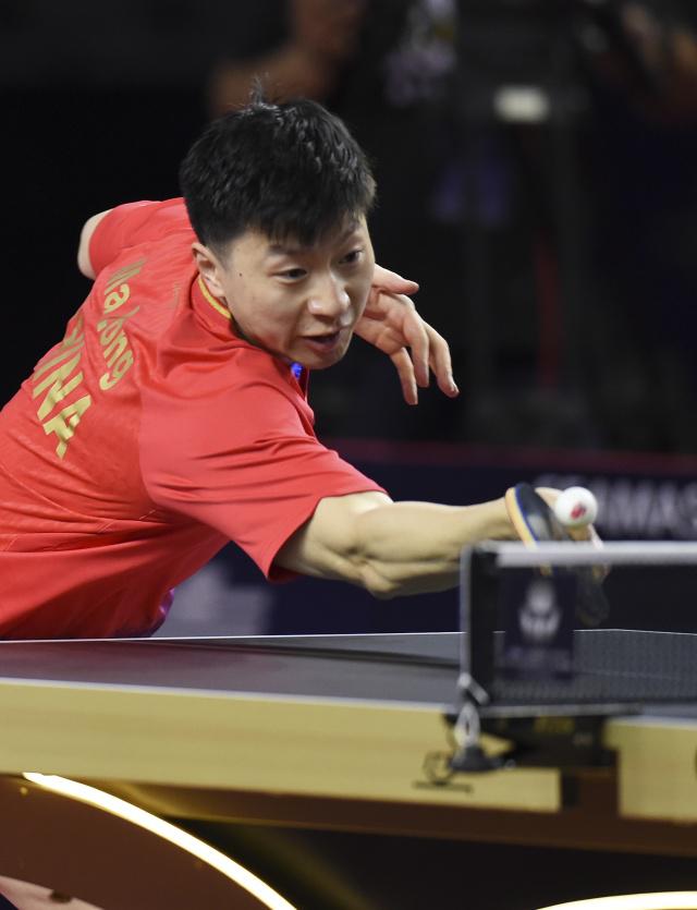 日本队险胜英格兰队,马龙刷新纪录 日本队险胜英格兰队,马龙刷新纪录