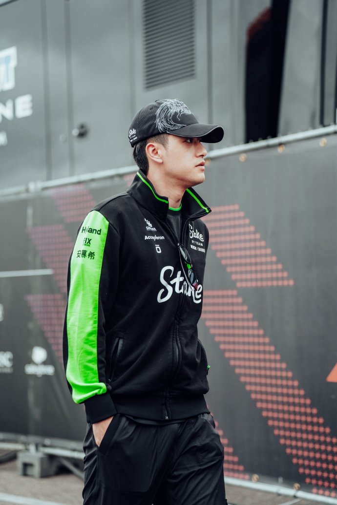 包含梅赛德斯绝杀索伯车队，周冠宇高光表现的词条