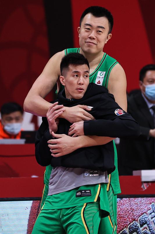 山东队取得关键胜利，稳定军心