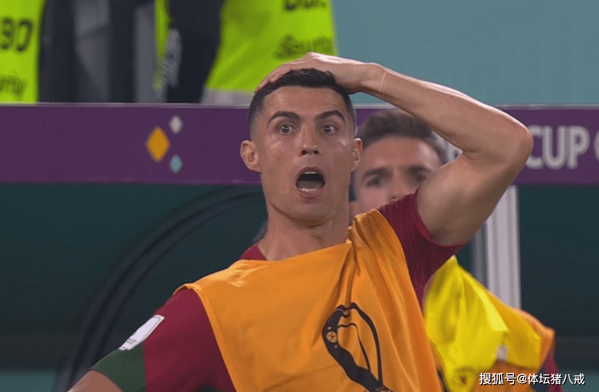 包含沃尔夫斯堡后防线犯错，导致失利的词条