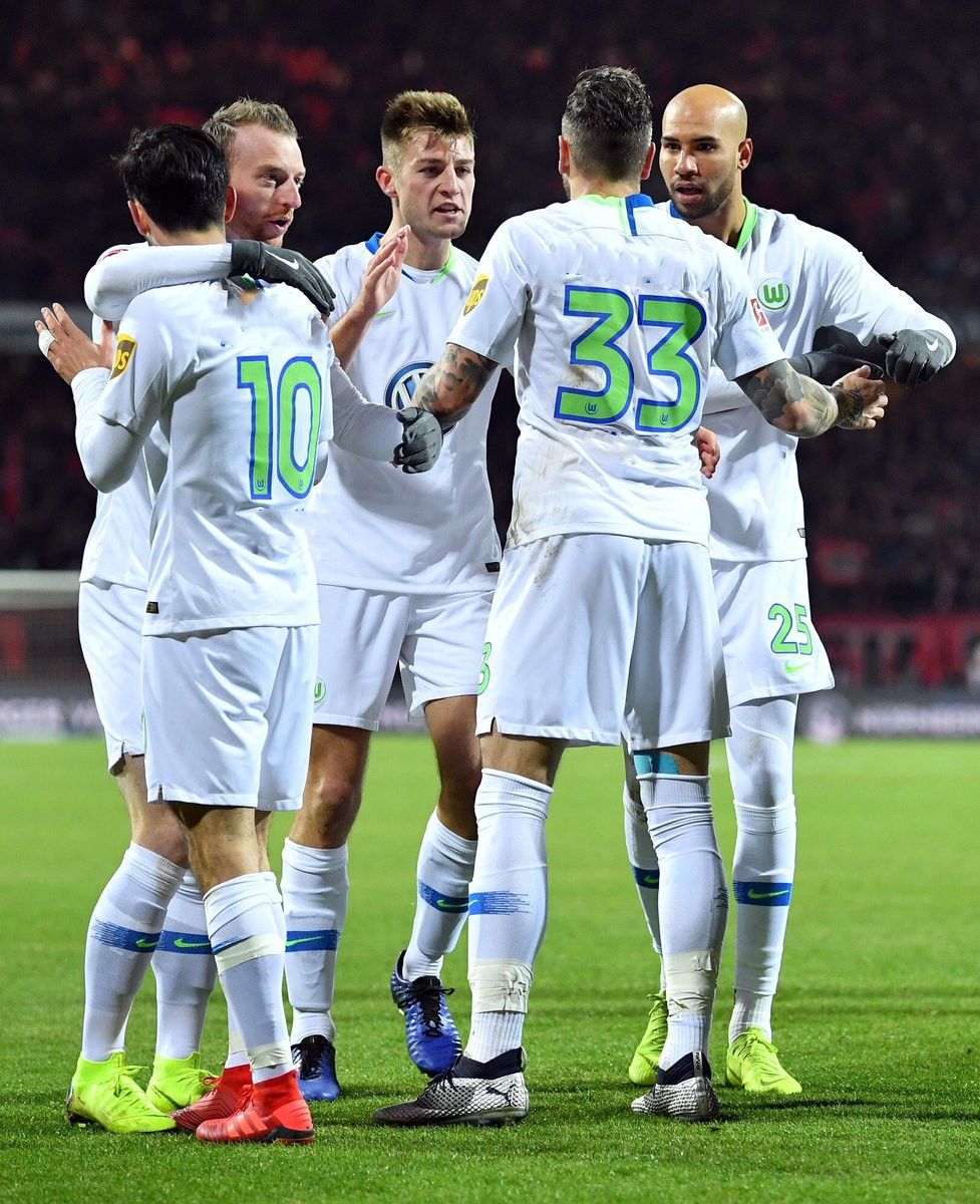 包含斯图加特保级压力山大，客场艰难逃平！的词条