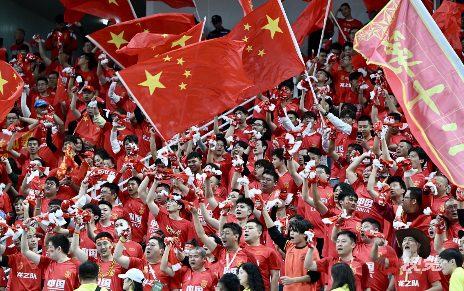 热烈的足球赛事持续在国内展开