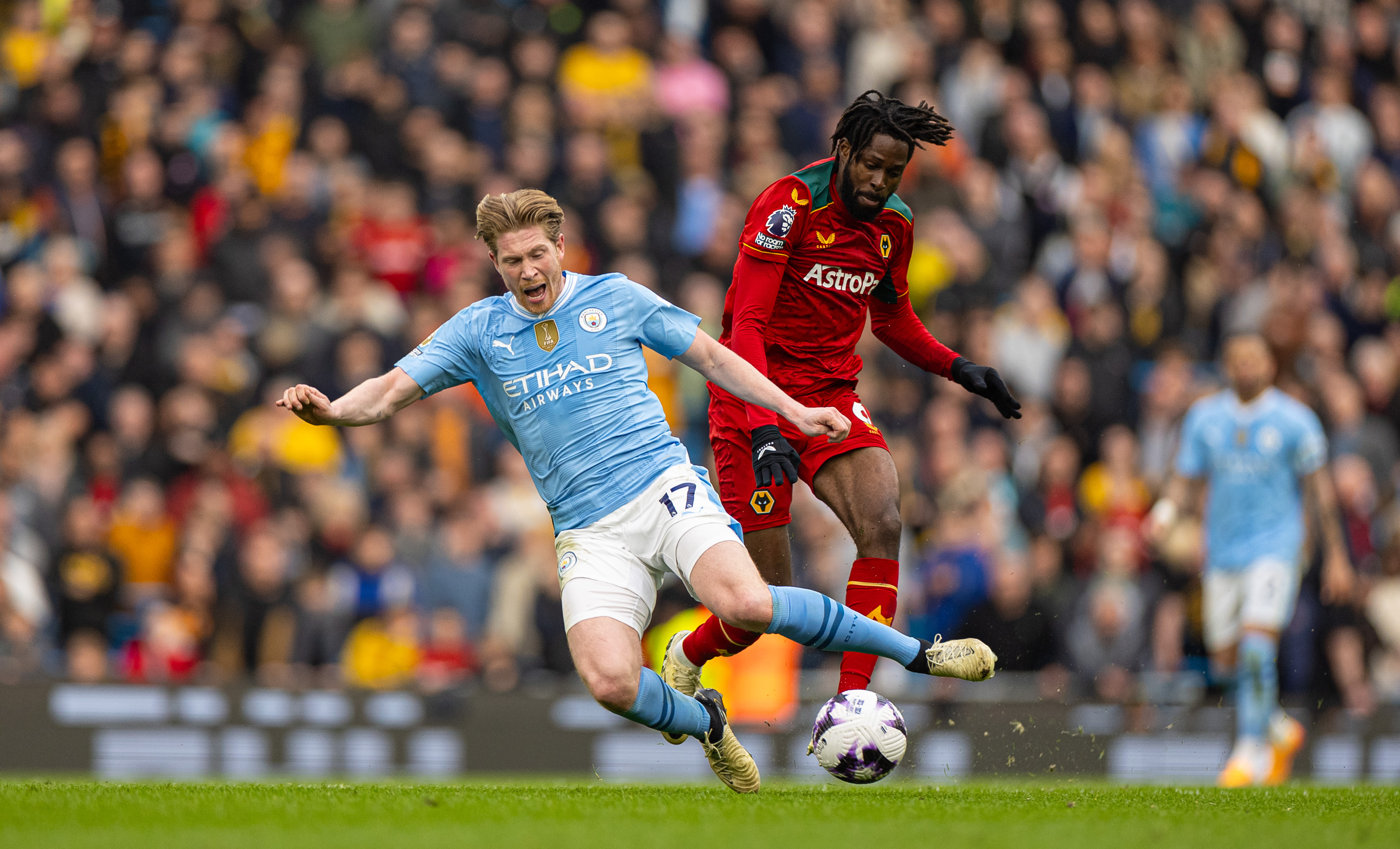 曼城欲雄霸英格兰足坛，挑战切尔西