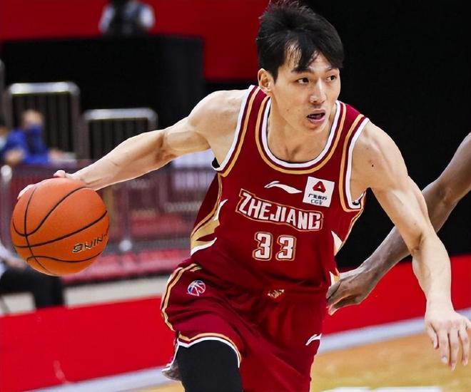 里尔稳扎稳打，领跑优势逐渐扩大的简单介绍