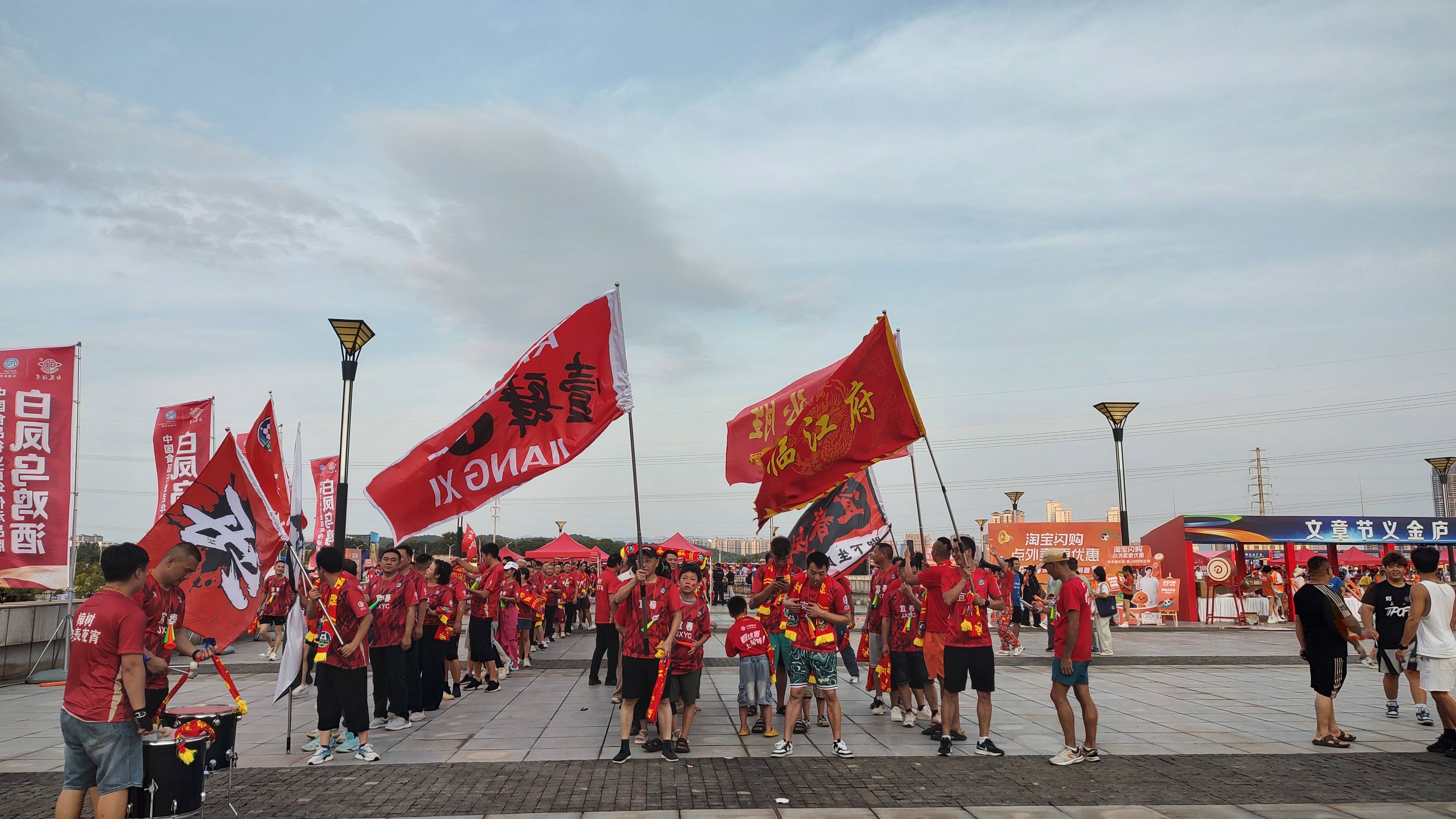 法国队长引领，率领球队挑战国际赛场