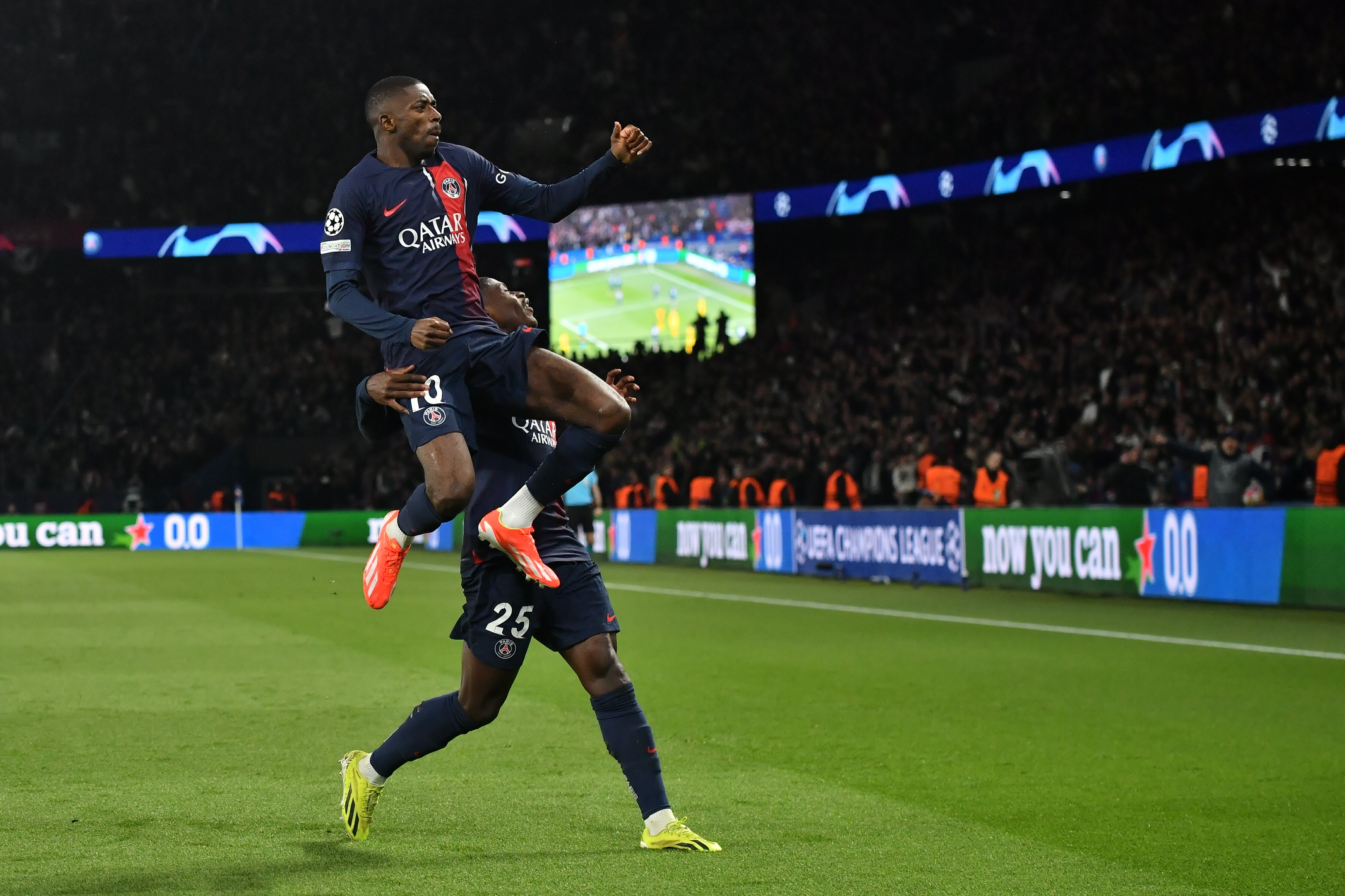 巴黎圣日耳曼主场轻松战胜莱比锡RB，领跑欧冠小组赛的简单介绍