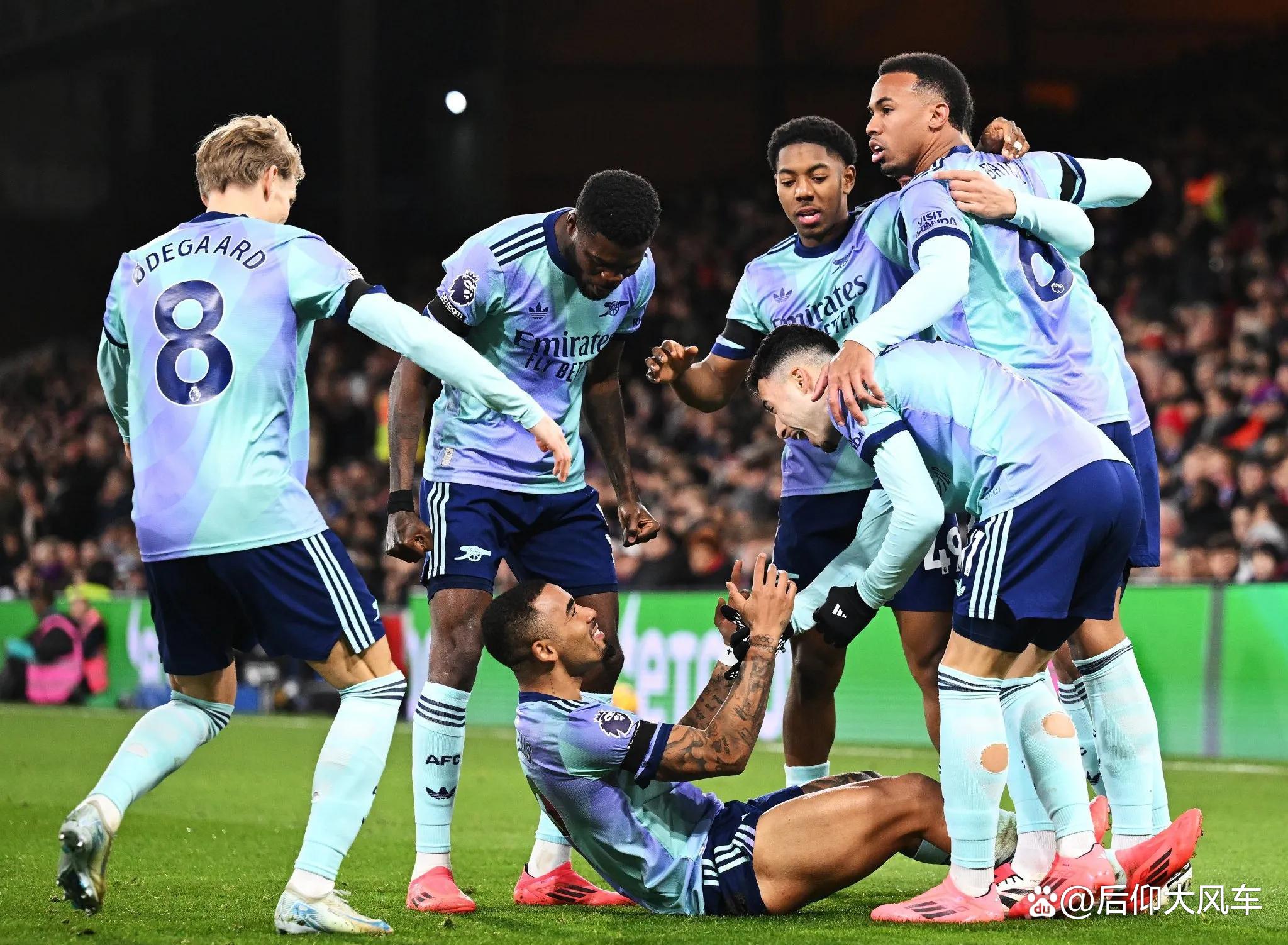 勒沃库森力克巴萨，莱万统治全场的简单介绍