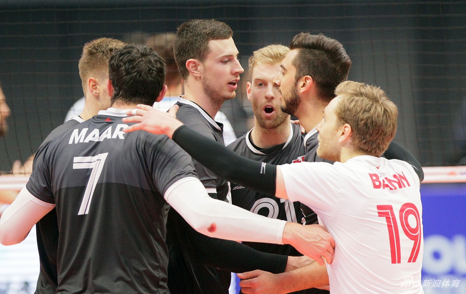 包含加拿大队封闭防守击溃澳大利亚晋级欧洲联赛半决赛的词条