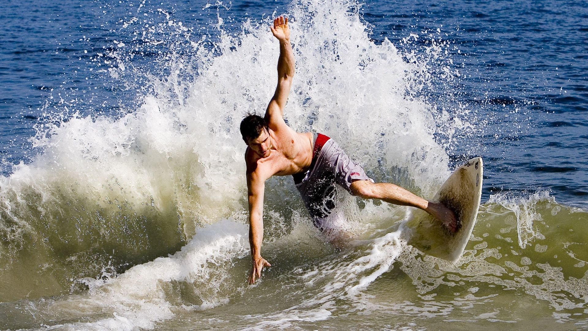 东决关键战焦点战，爱尔兰鏖战曼联，一场跨越时空的绿茵史诗