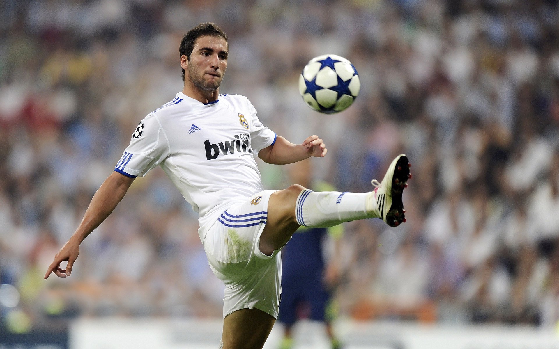 绿茵场上的双重奏,切尔西横扫喀麦隆,内马尔领衔桑巴军团展现实力